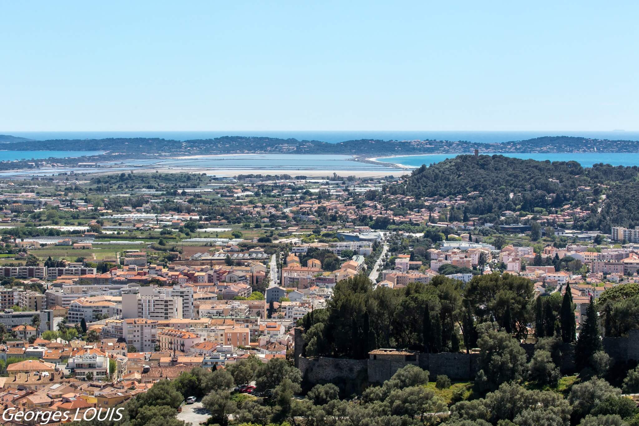 Vue sur le double tombolo d'Hyères